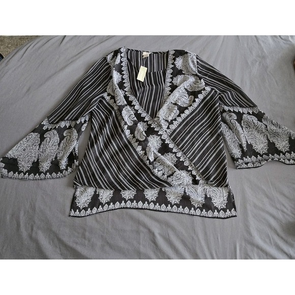 NWT Chicos Black Paisley V-Neck Crossover Wrap Layered Blouse Sz 8/10 - Picture 3 of 13